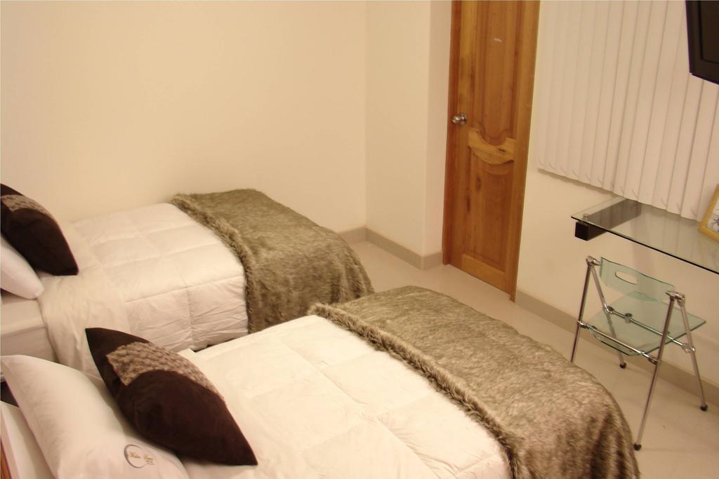 Hostal Media Luna Trujillo Exteriör bild