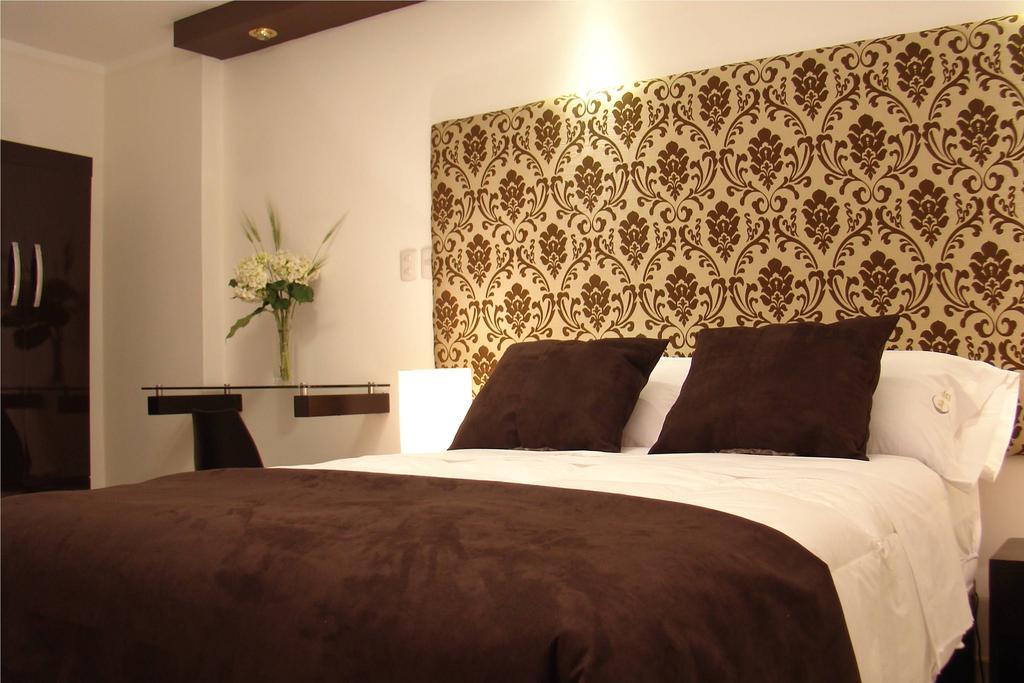 Hostal Media Luna Trujillo Exteriör bild