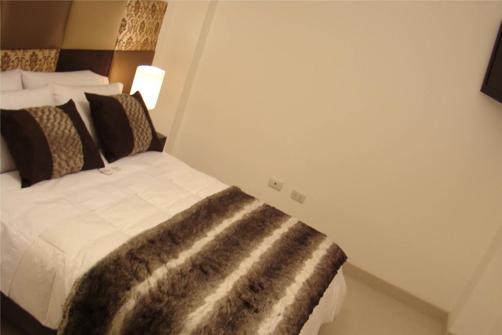 Hostal Media Luna Trujillo Exteriör bild
