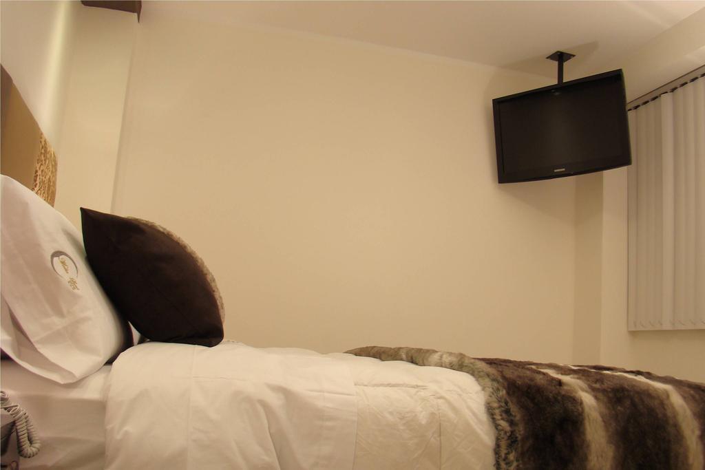 Hostal Media Luna Trujillo Exteriör bild